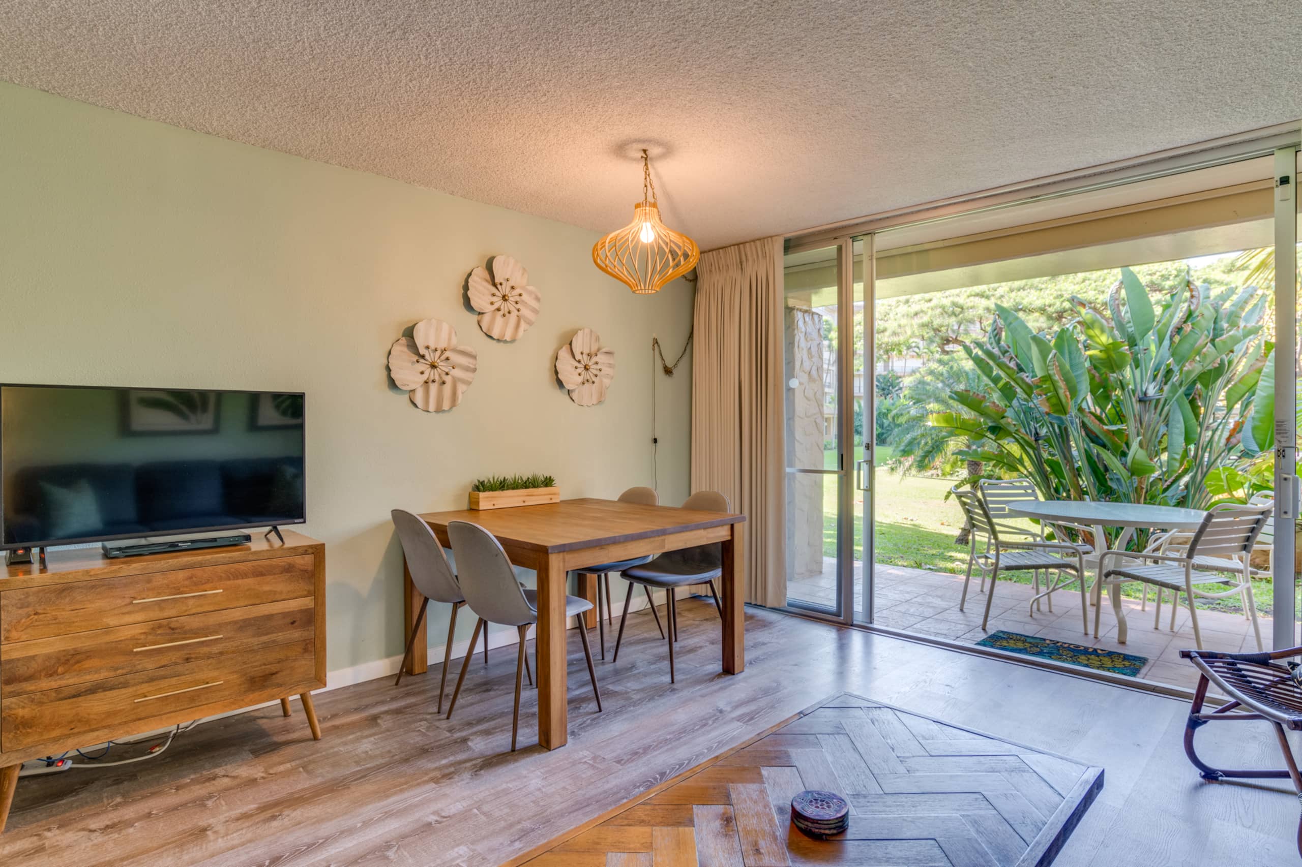 Condo in Lahaina · ★4.54 · Studio · 2 beds · 1 bath - Image 6