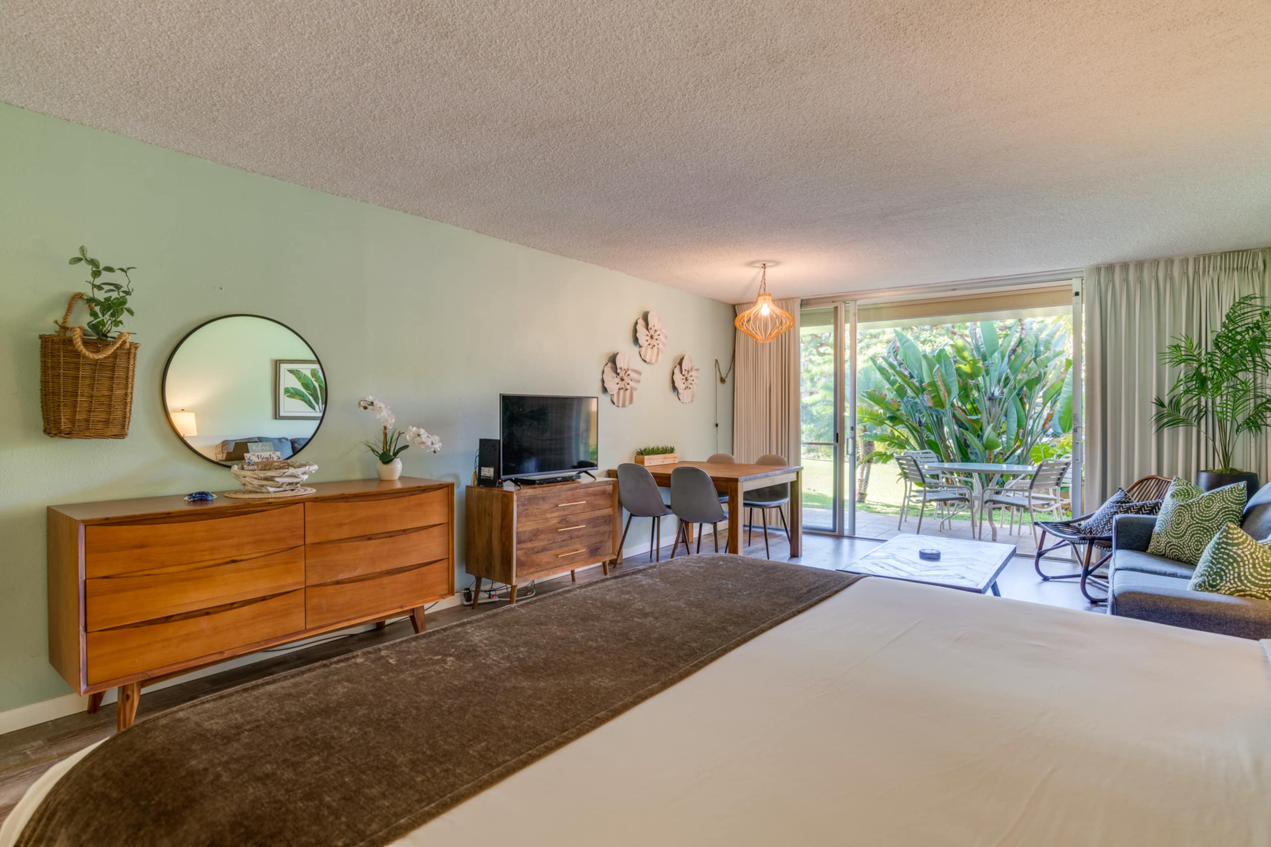 Condo in Lahaina · ★4.54 · Studio · 2 beds · 1 bath - Image 7