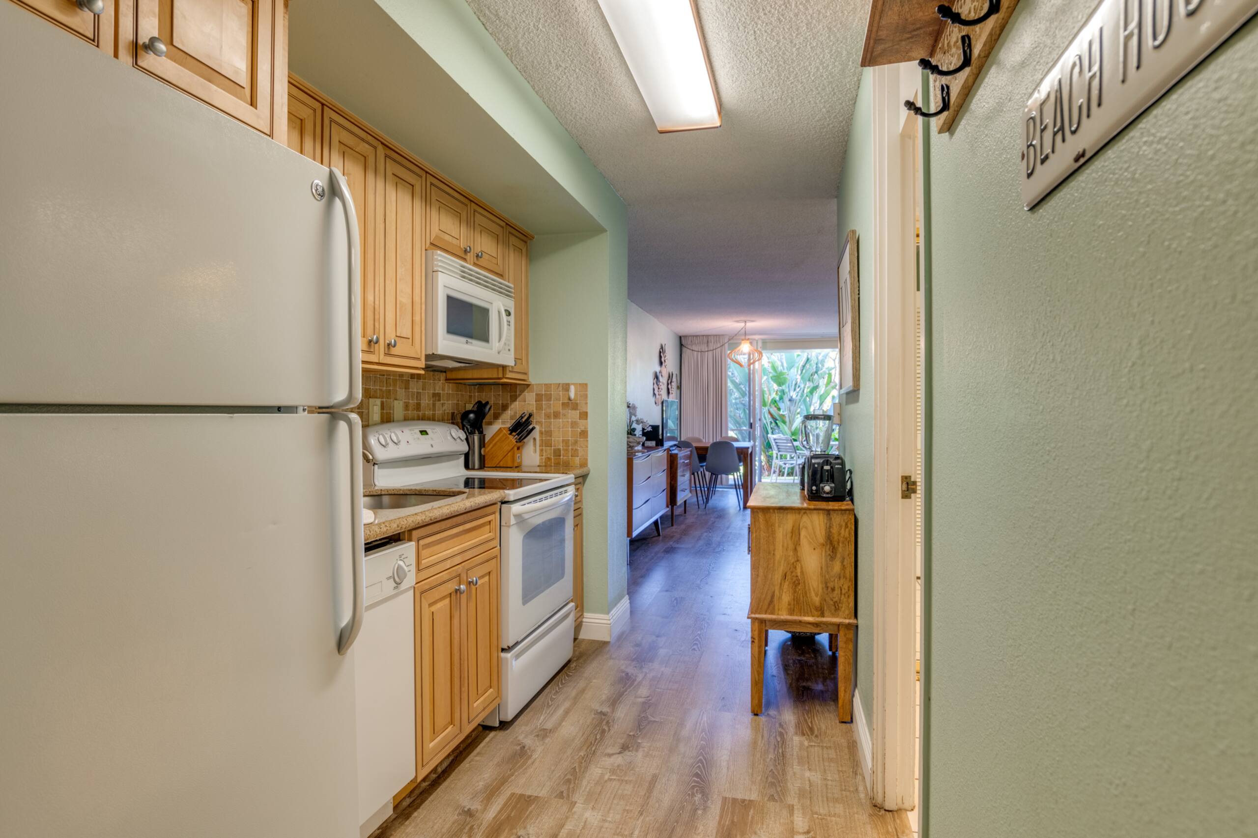 Condo in Lahaina · ★4.54 · Studio · 2 beds · 1 bath - Image 13
