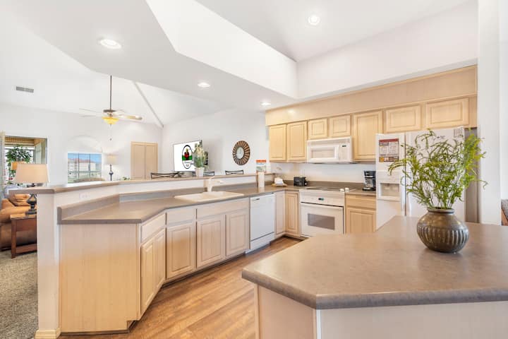 Stylish 3br Condo  Full Kitchen + Sunroom  Sleeps 8 - Branson, MO