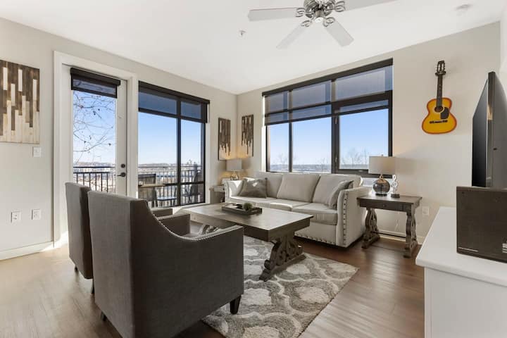 Luxurious Downtown Corner Views 2 Bed 2bath-#211 - Nashville, TN