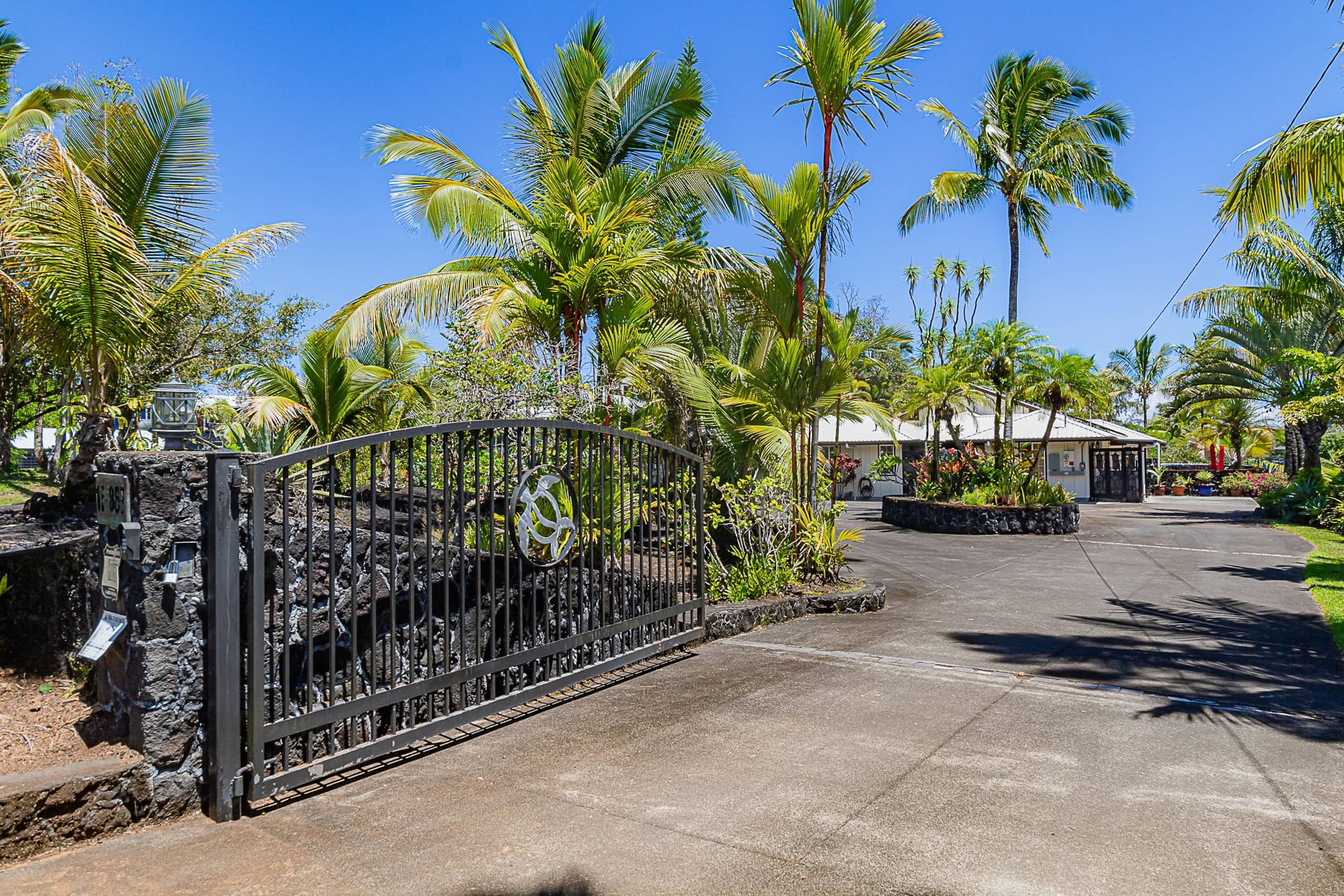 Home in Keaau · ★4.8 · 3 bedrooms · 4 beds · 3 baths - Image 3