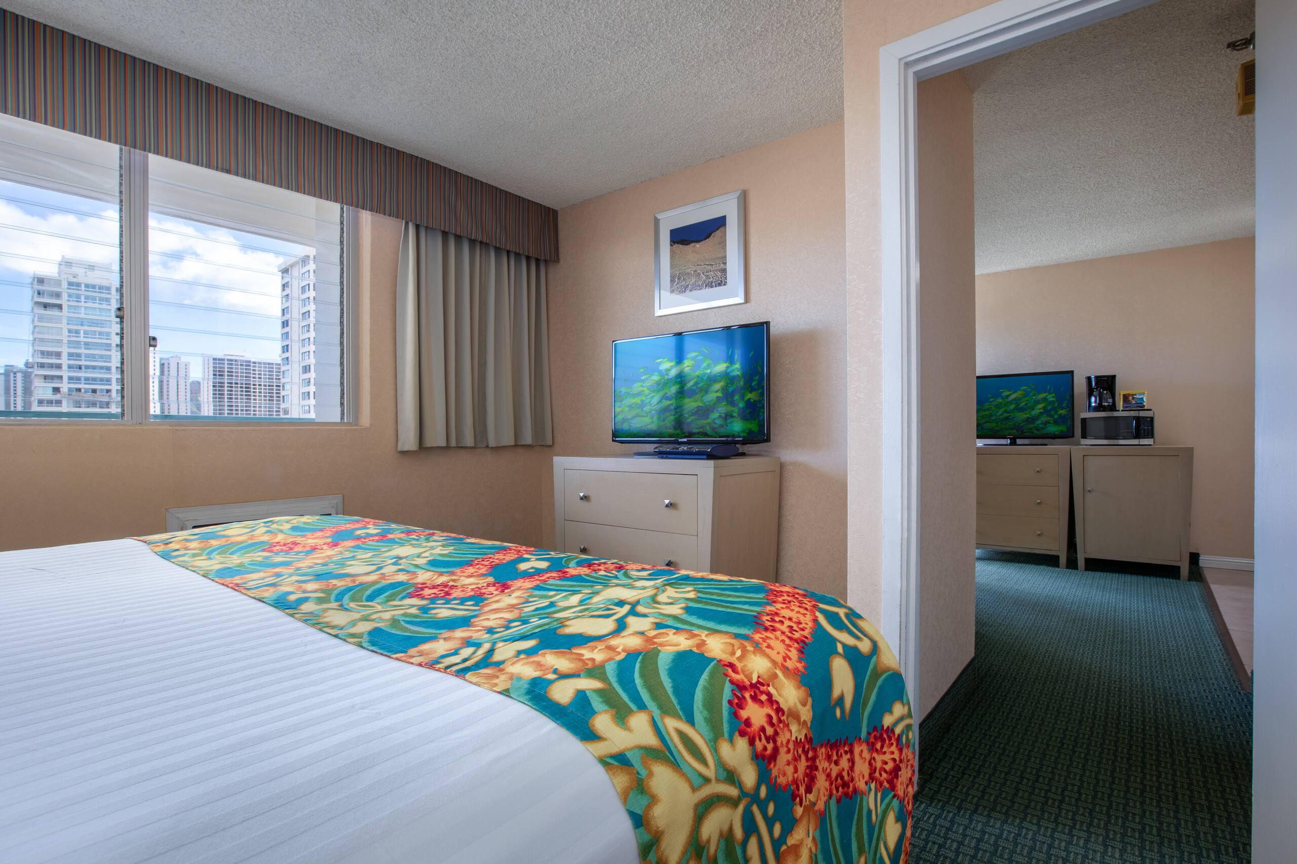 Condo in Honolulu · ★4.75 · 1 bedroom · 2 beds · 1 shared bath - Image 9