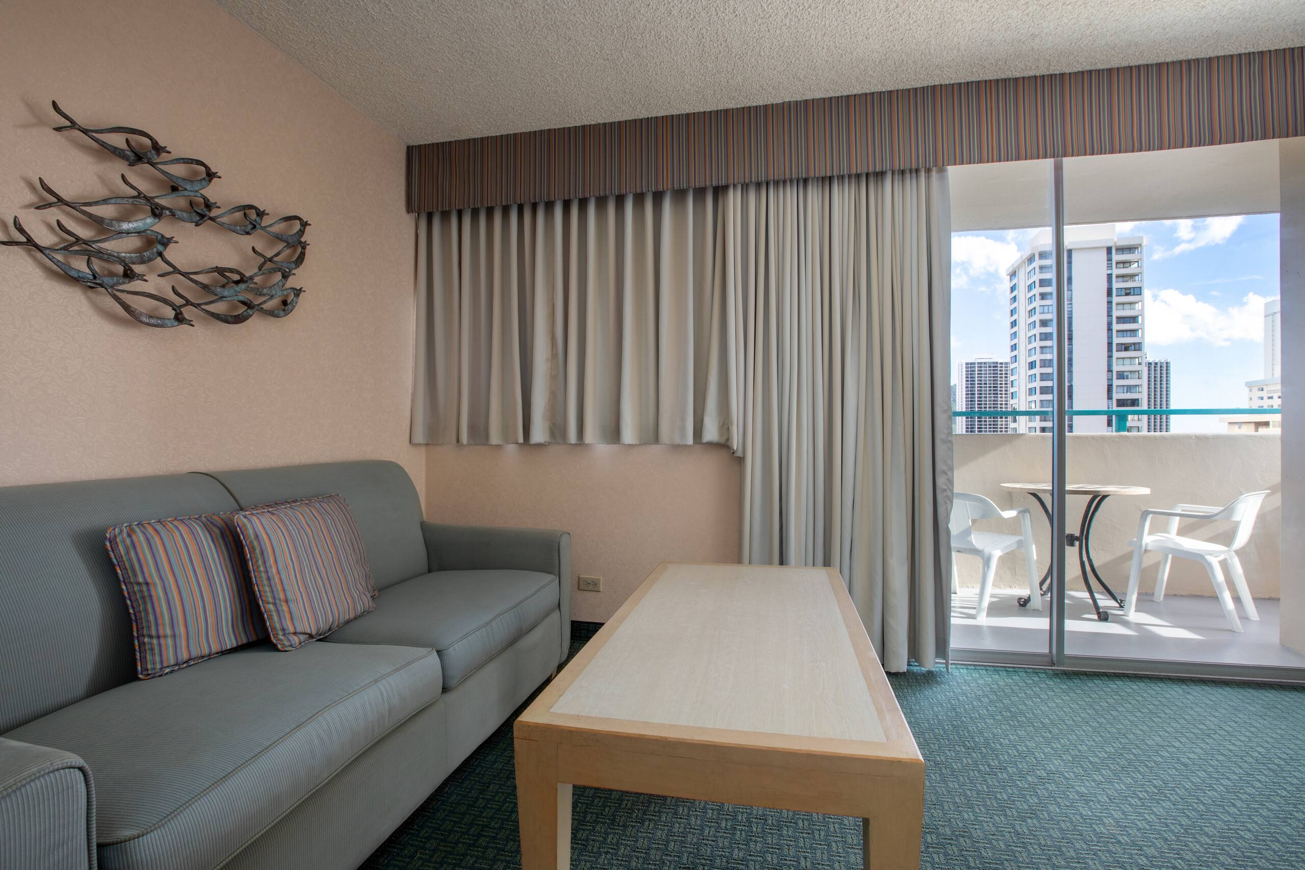 Condo in Honolulu · ★4.75 · 1 bedroom · 2 beds · 1 shared bath - Image 4
