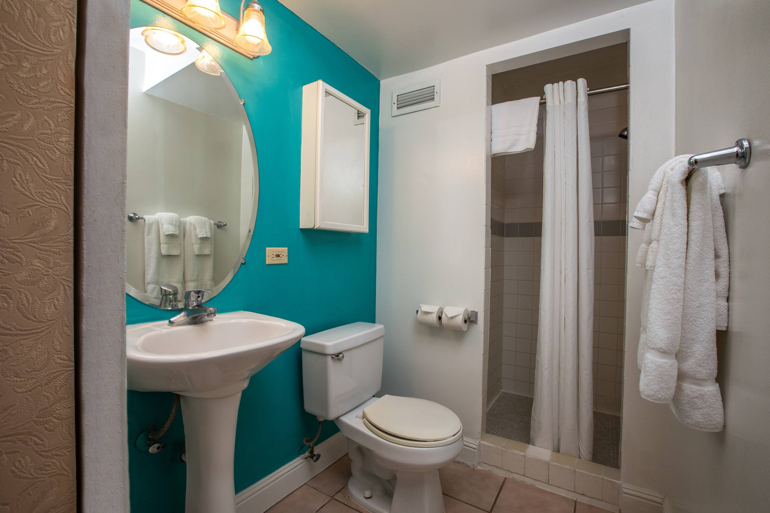 Condo in Honolulu · ★4.75 · 1 bedroom · 2 beds · 1 shared bath - Image 12