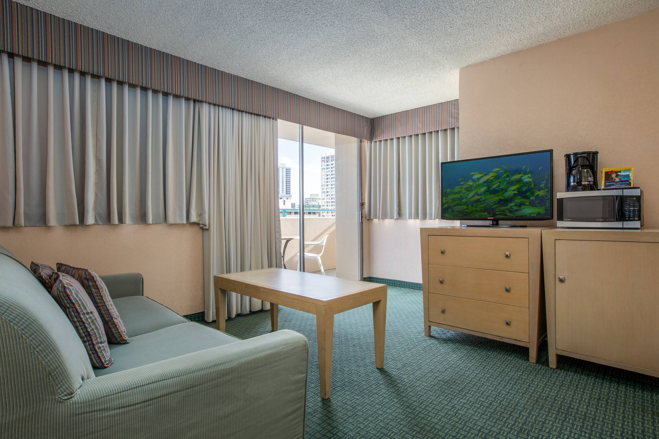 Condo in Honolulu · ★4.75 · 1 bedroom · 2 beds · 1 shared bath - Image 2