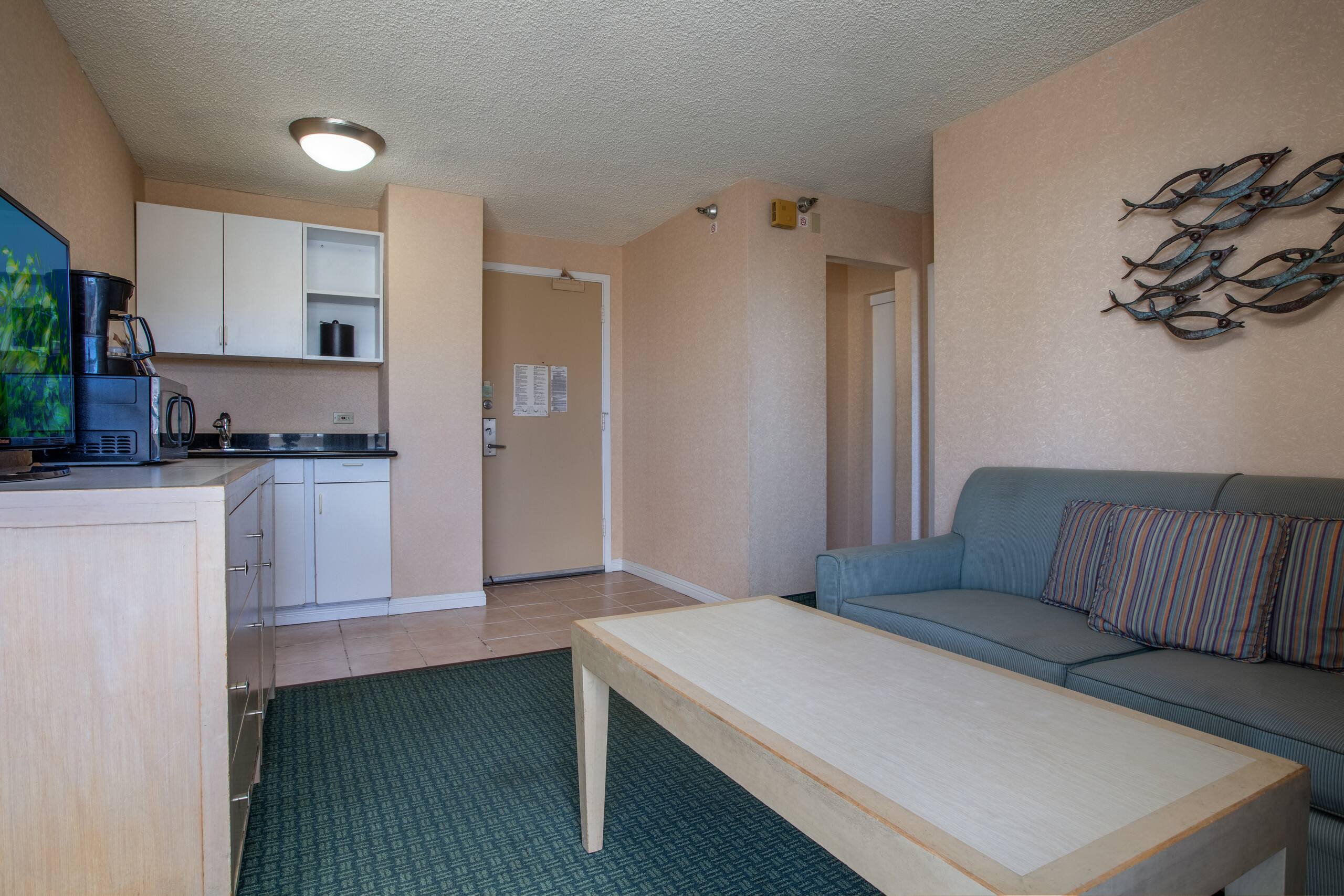 Condo in Honolulu · ★4.75 · 1 bedroom · 2 beds · 1 shared bath - Image 5
