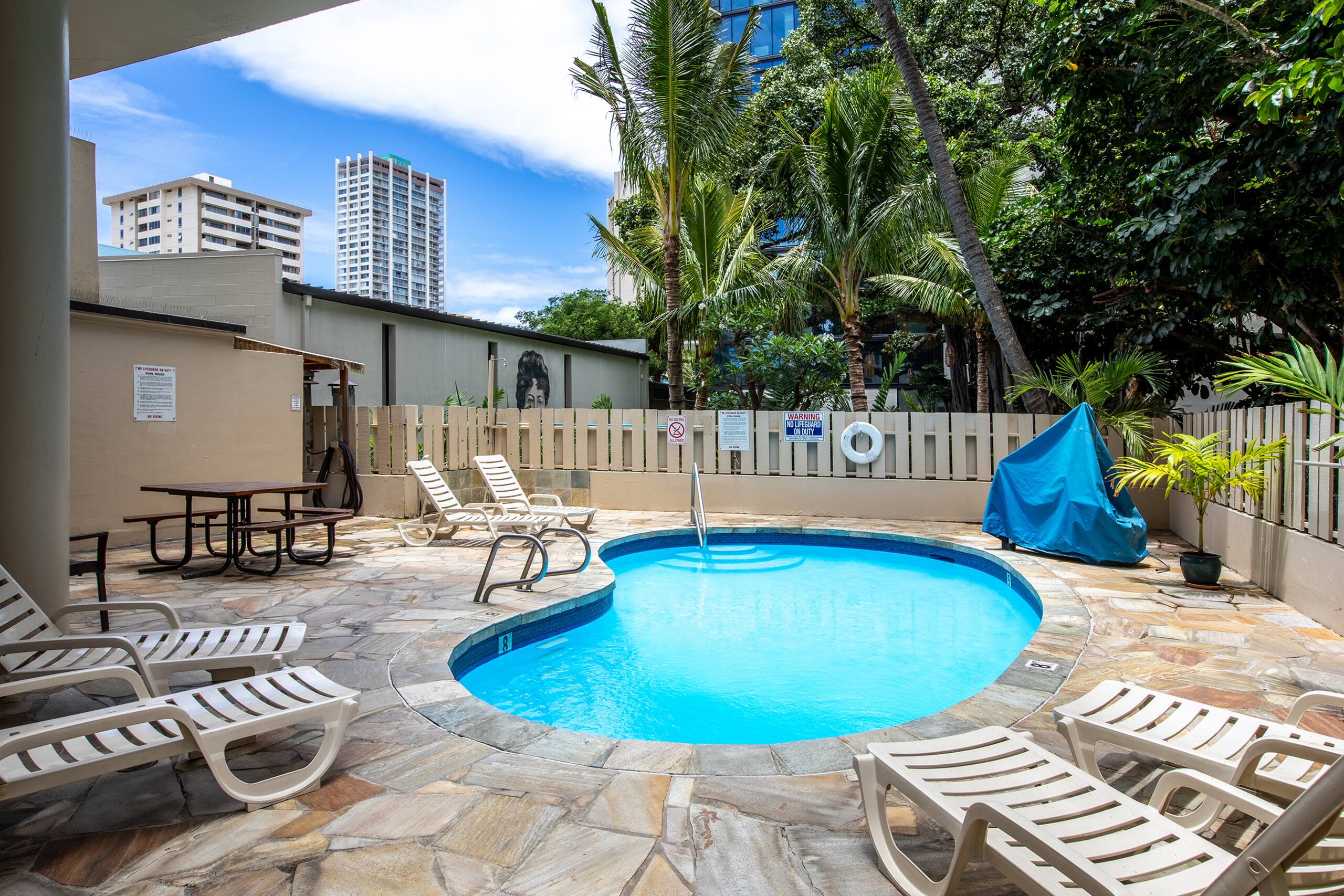 Condo in Honolulu · ★4.75 · 1 bedroom · 2 beds · 1 shared bath - Image 23