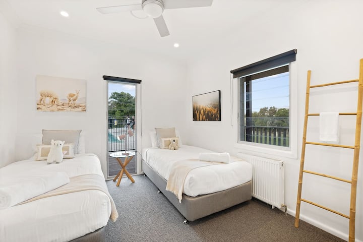 The sixth bedroom sleeps two in king single beds.