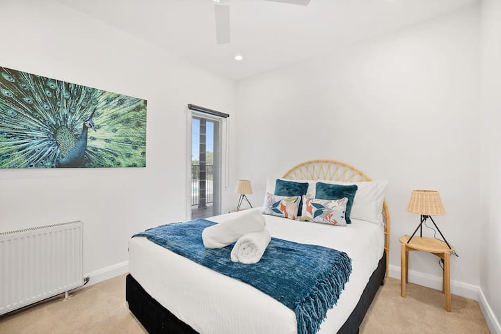 You will find a cosy queen-sized bed in the fifth bedroom.