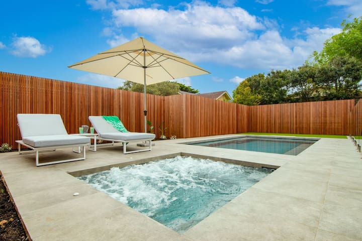 Escape to Blairgowrie 500m to beach cafes