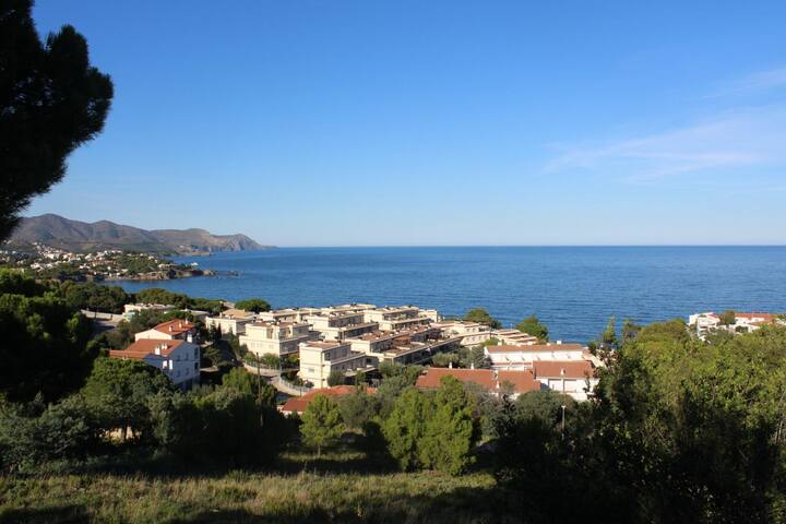 v. fané der. – house with garden and sea views in gallery image 2