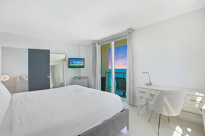 Luxurious 2 bedroom/ Full Ocean View Tides-CS56 gallery image 2