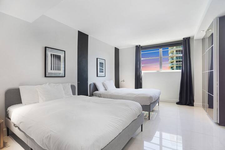 Luxurious 2 bedroom/ Full Ocean View Tides-CS56 gallery image 4