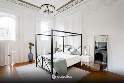 Historic Apt w/ Jet Tub & EV Charger, Walk to Down