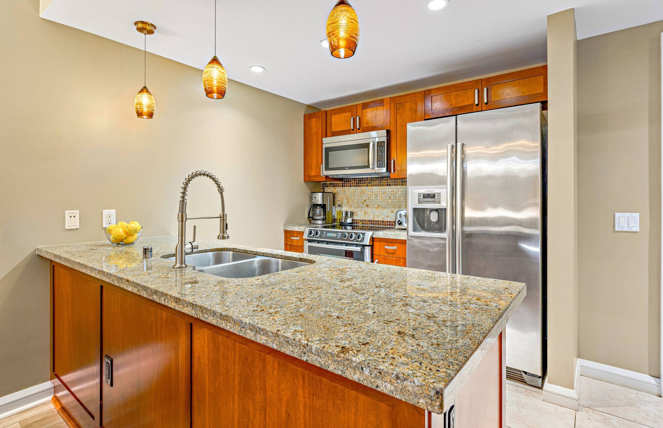 Condo in Lahaina · ★4.44 · 1 bedroom · 3 beds · 1 bath - Image 11