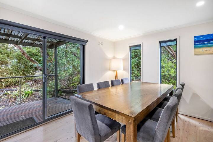 Golf Edge I Backs onto golf course! gallery image 5