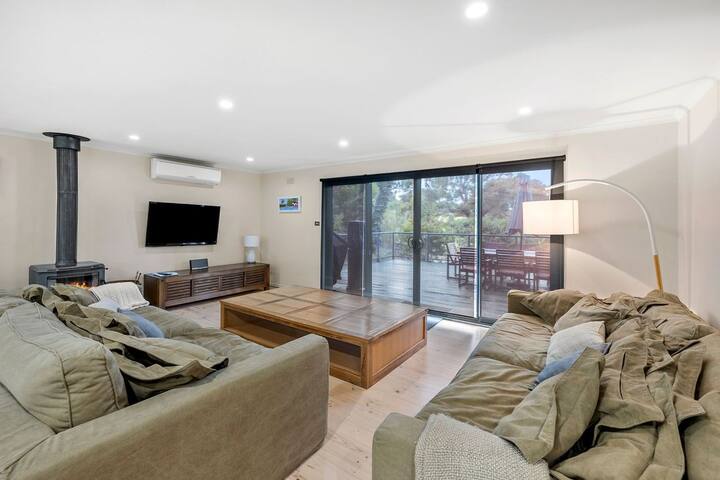 Golf Edge I Backs onto golf course! gallery image 4