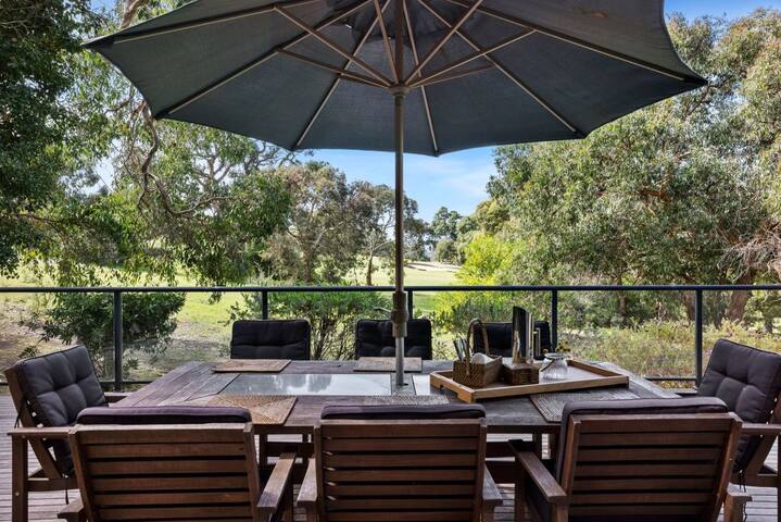 Golf Edge I Backs onto golf course! gallery image 3