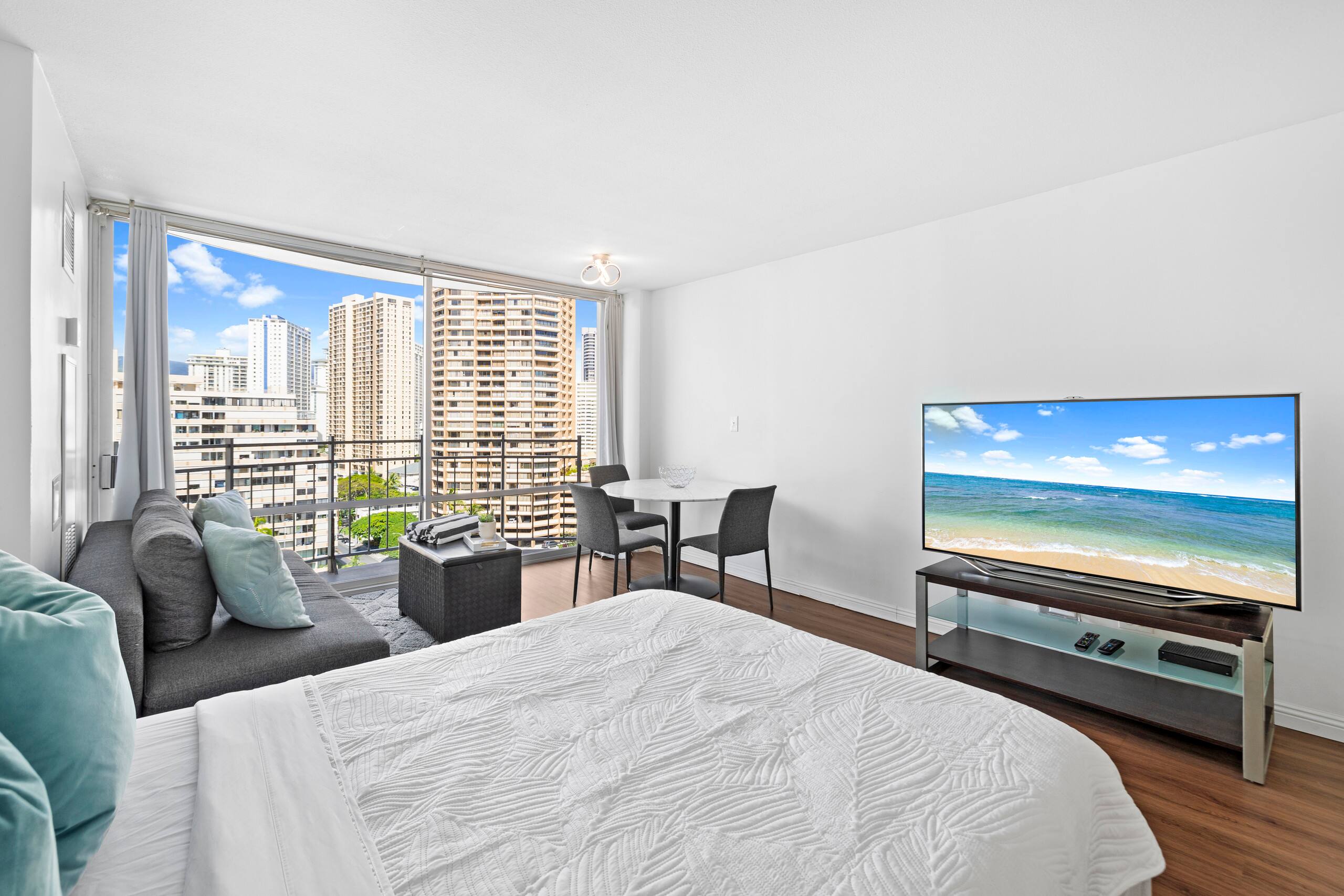Stunning Waikiki Studio - 5 Star Location! - Image 7