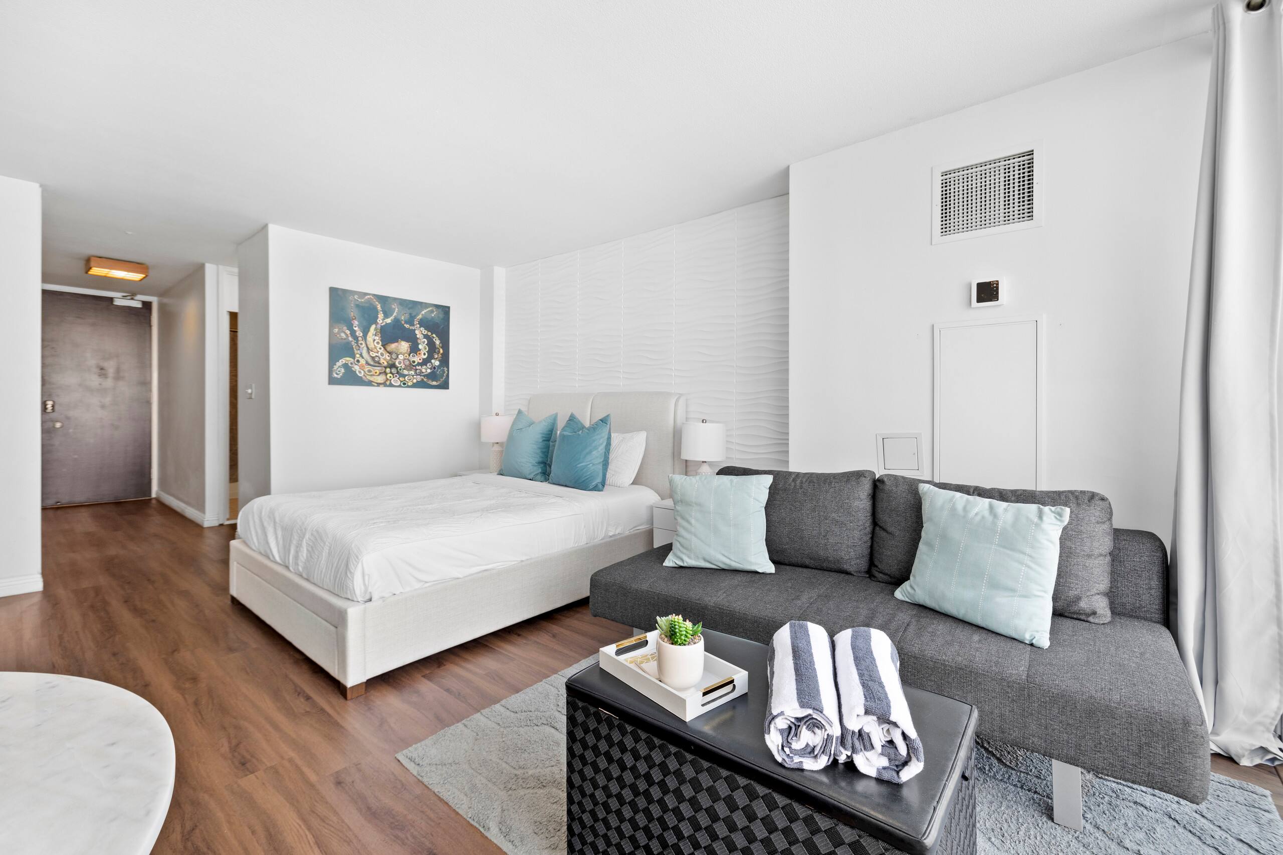 Stunning Waikiki Studio - 5 Star Location! - Image 10