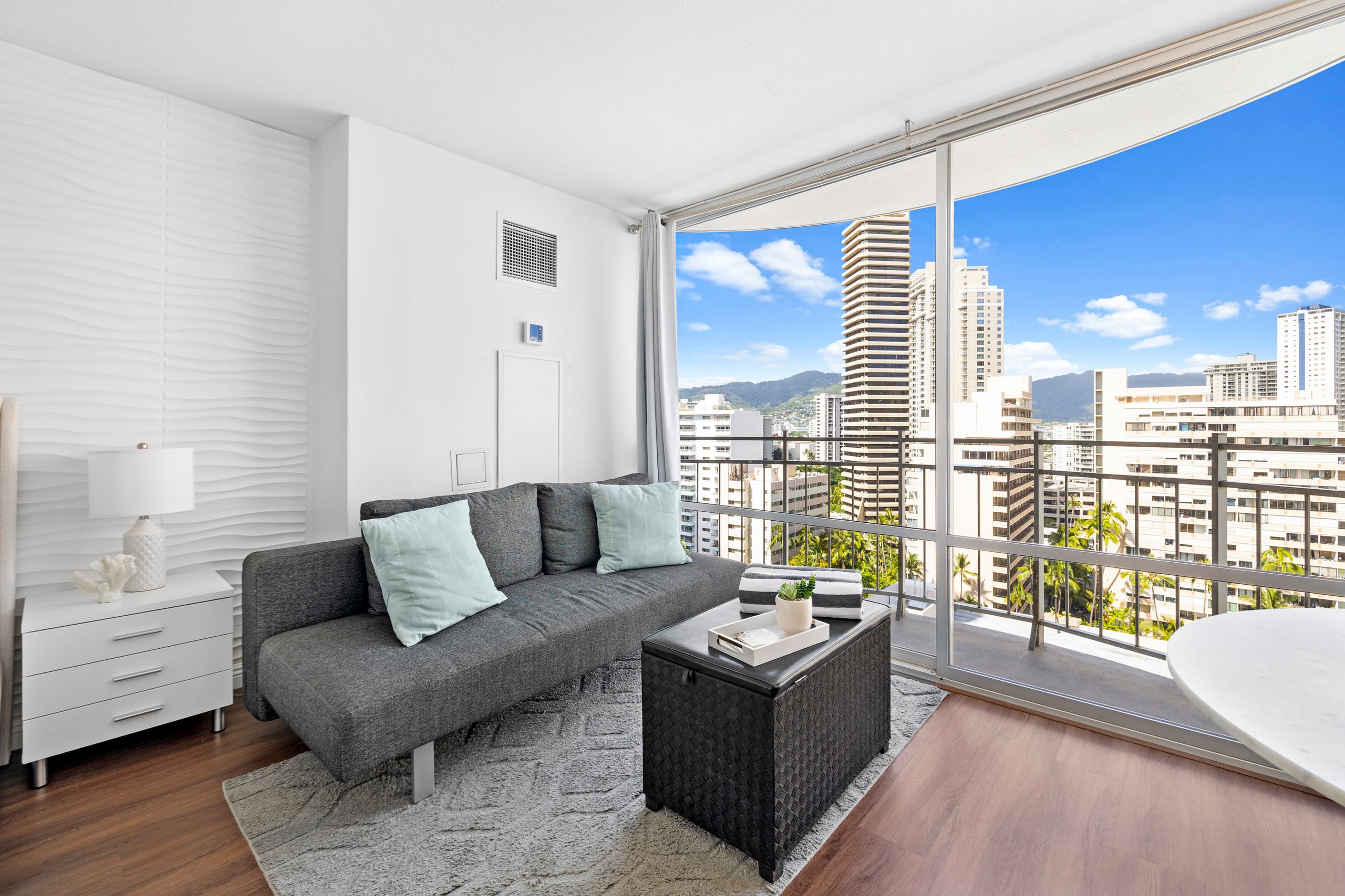 Stunning Waikiki Studio - 5 Star Location! - Image 11