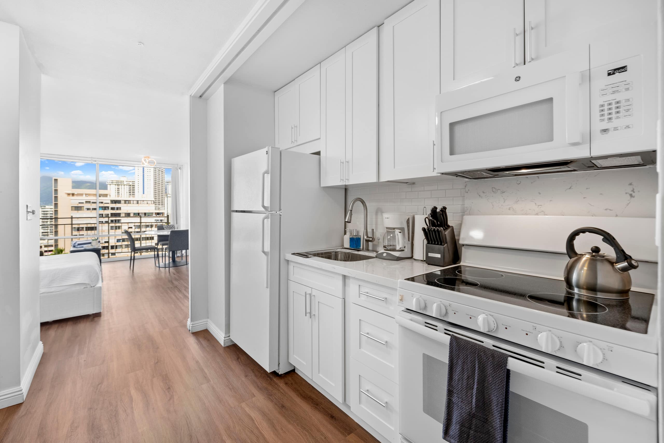 Stunning Waikiki Studio - 5 Star Location! - Image 3