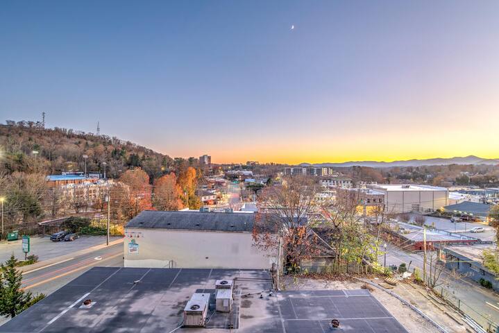 Two King Ensuite Bedrooms with Views gallery image 3