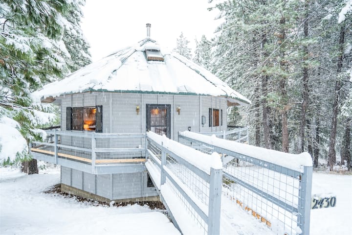 The Octagon House - Fun Design in Nature - Houses for Rent in