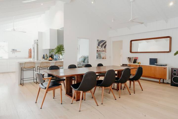 Paradise Palms – pet-friendly beach home with pool gallery image 3