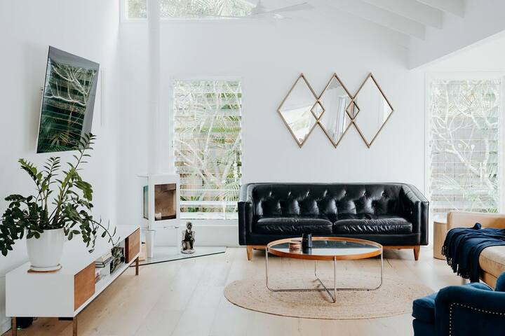 Paradise Palms – pet-friendly beach home with pool gallery image 5