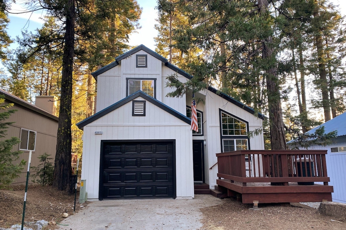 Successful Airbnb property: The Silvertip Lodge - 5 mins to the lake! in Shaver Lake