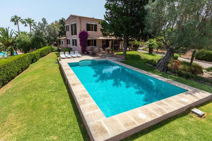 Villa with passion and care in every detail gallery image 4