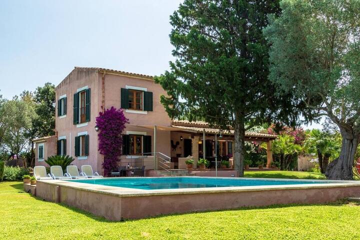 Villa with passion and care in every detail gallery image 3