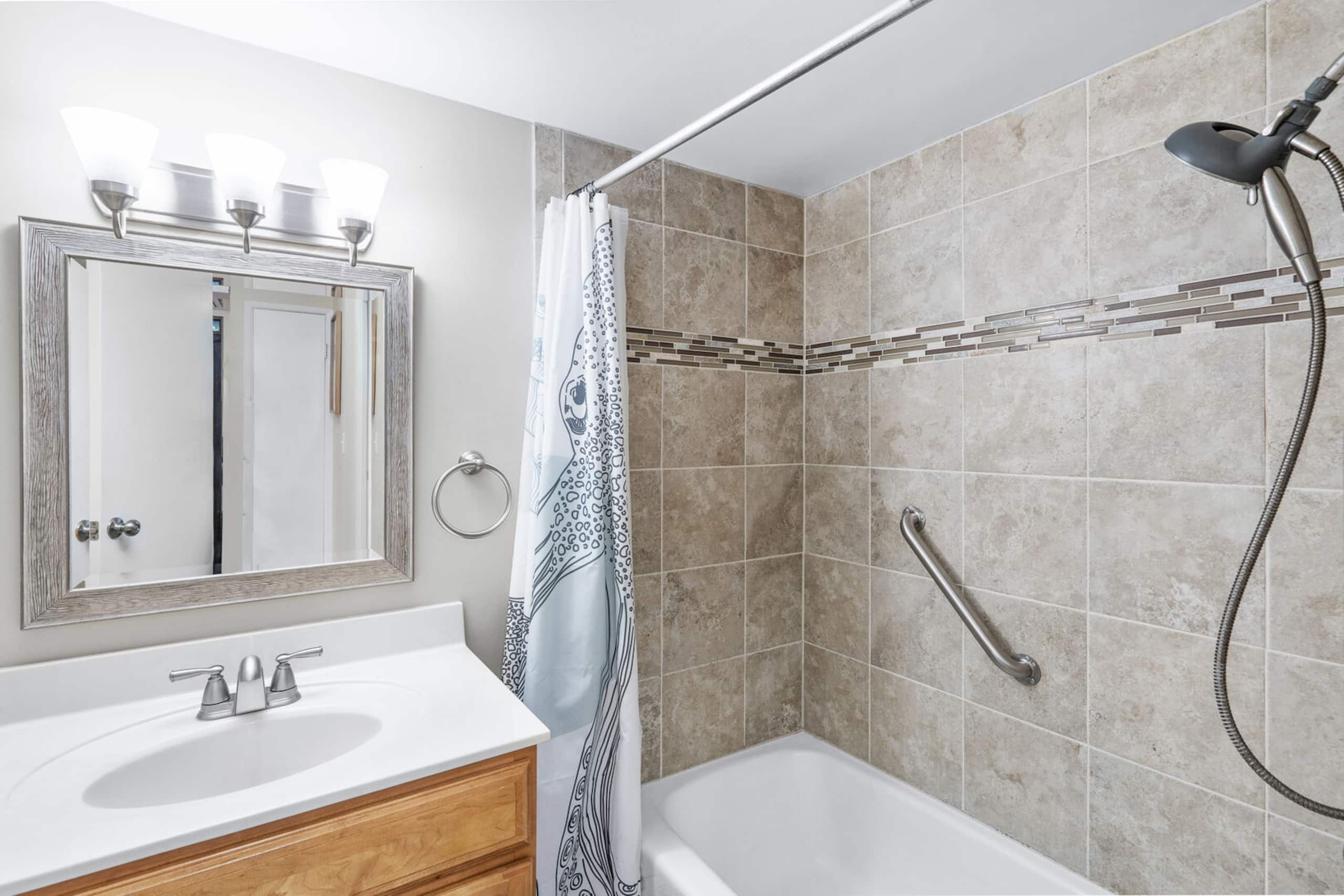 Condo in Kailua-Kona · ★4.85 · 1 bedroom · 2 beds · 1 private bath - Image 11