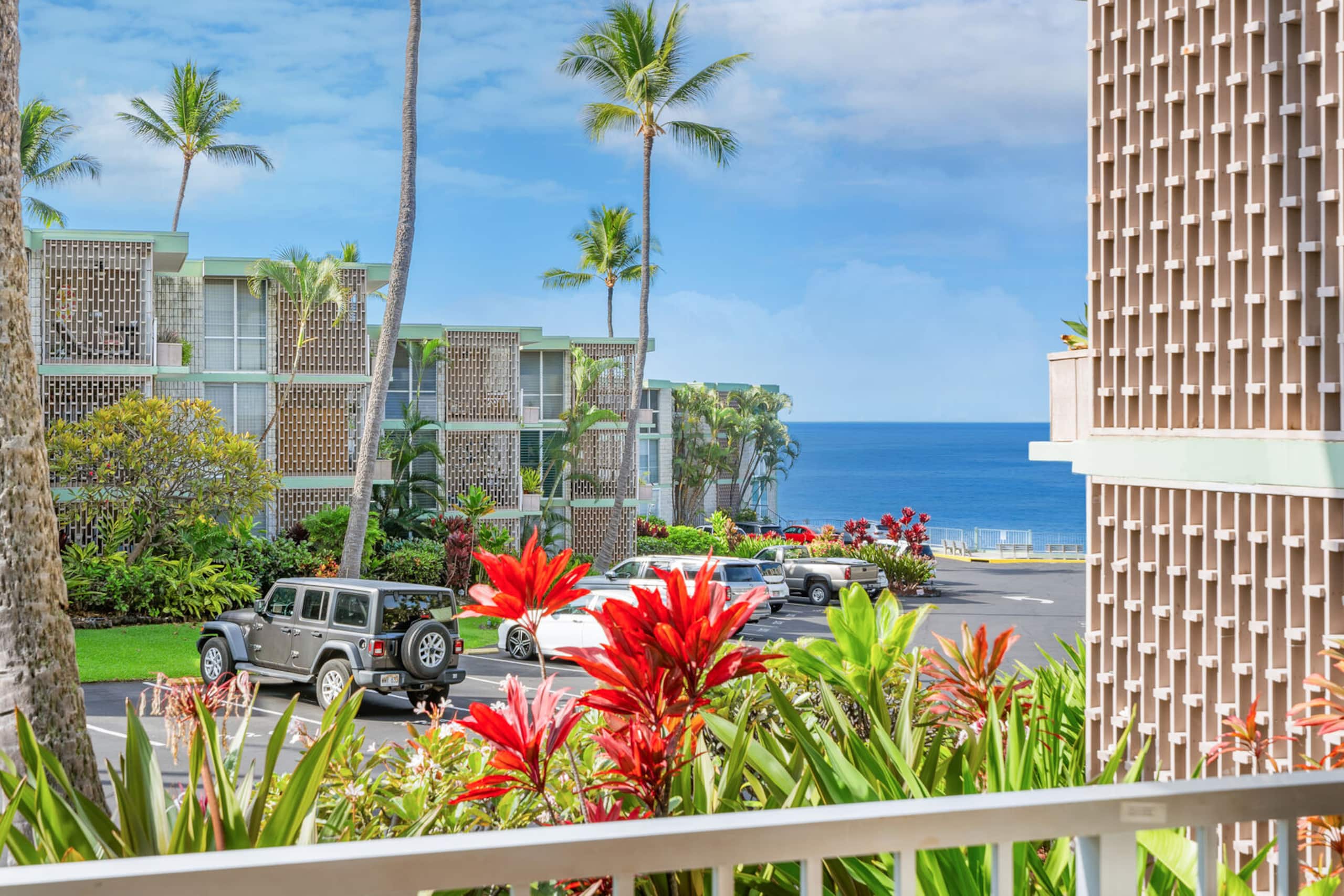 Condo in Kailua-Kona · ★4.85 · 1 bedroom · 2 beds · 1 private bath - Image 14