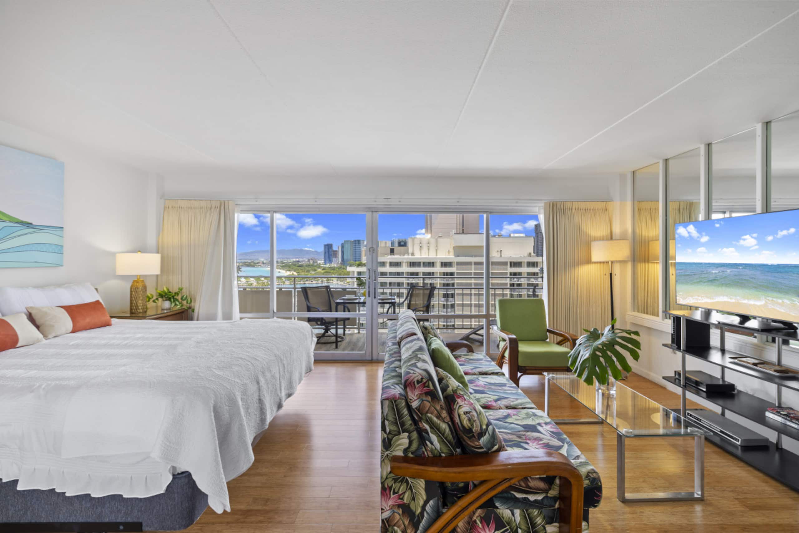 Condo in Honolulu · ★4.94 · 1 bedroom · 1 bed · 1 private bath - Image 8