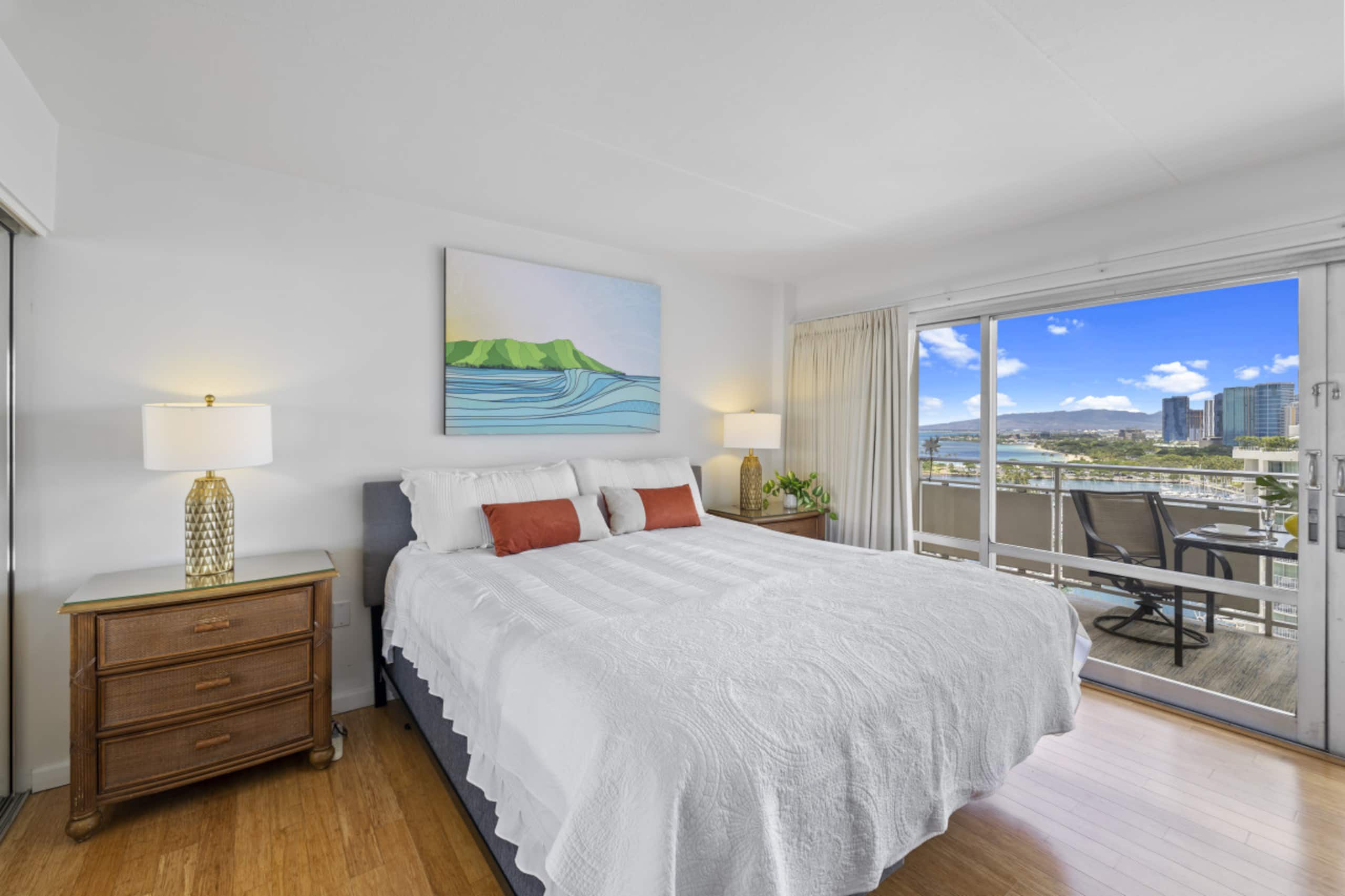 Condo in Honolulu · ★4.94 · 1 bedroom · 1 bed · 1 private bath - Image 2