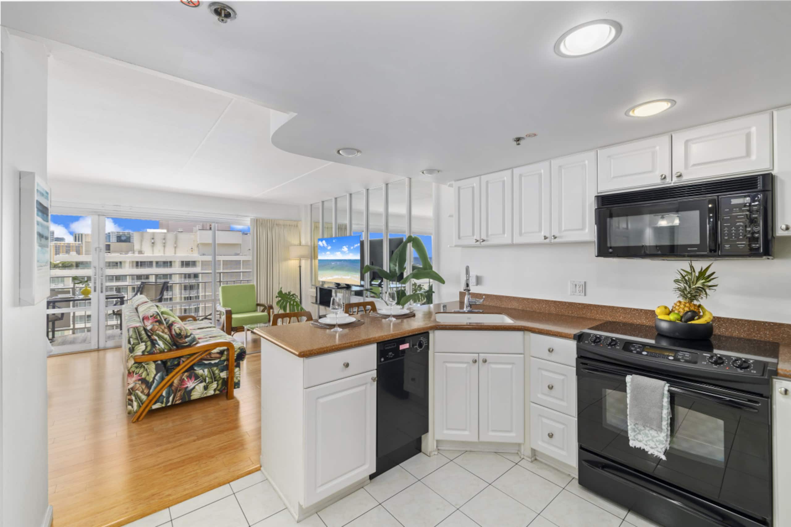 Condo in Honolulu · ★4.94 · 1 bedroom · 1 bed · 1 private bath - Image 5