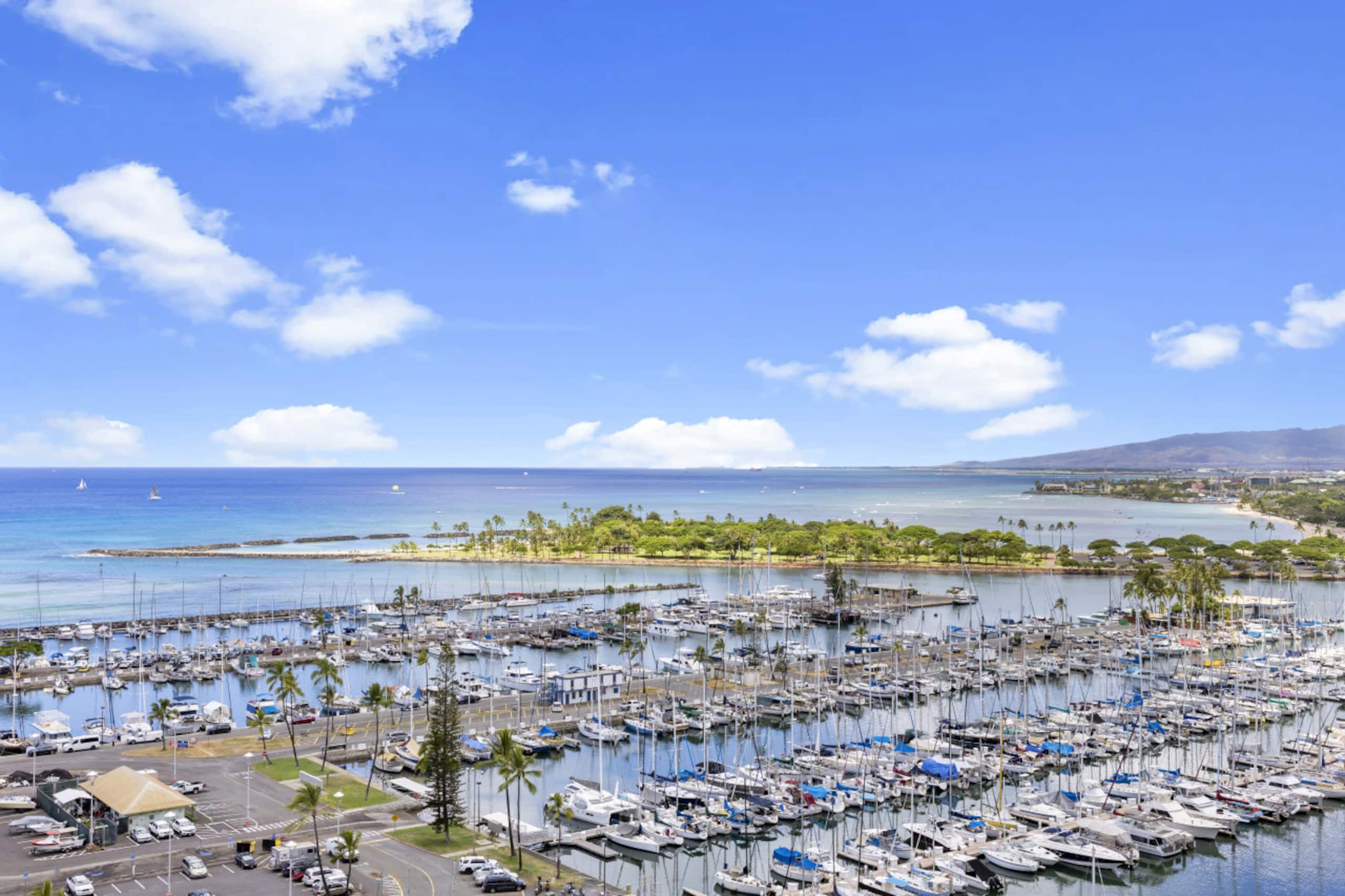 Condo in Honolulu · ★4.94 · 1 bedroom · 1 bed · 1 private bath - Image 26
