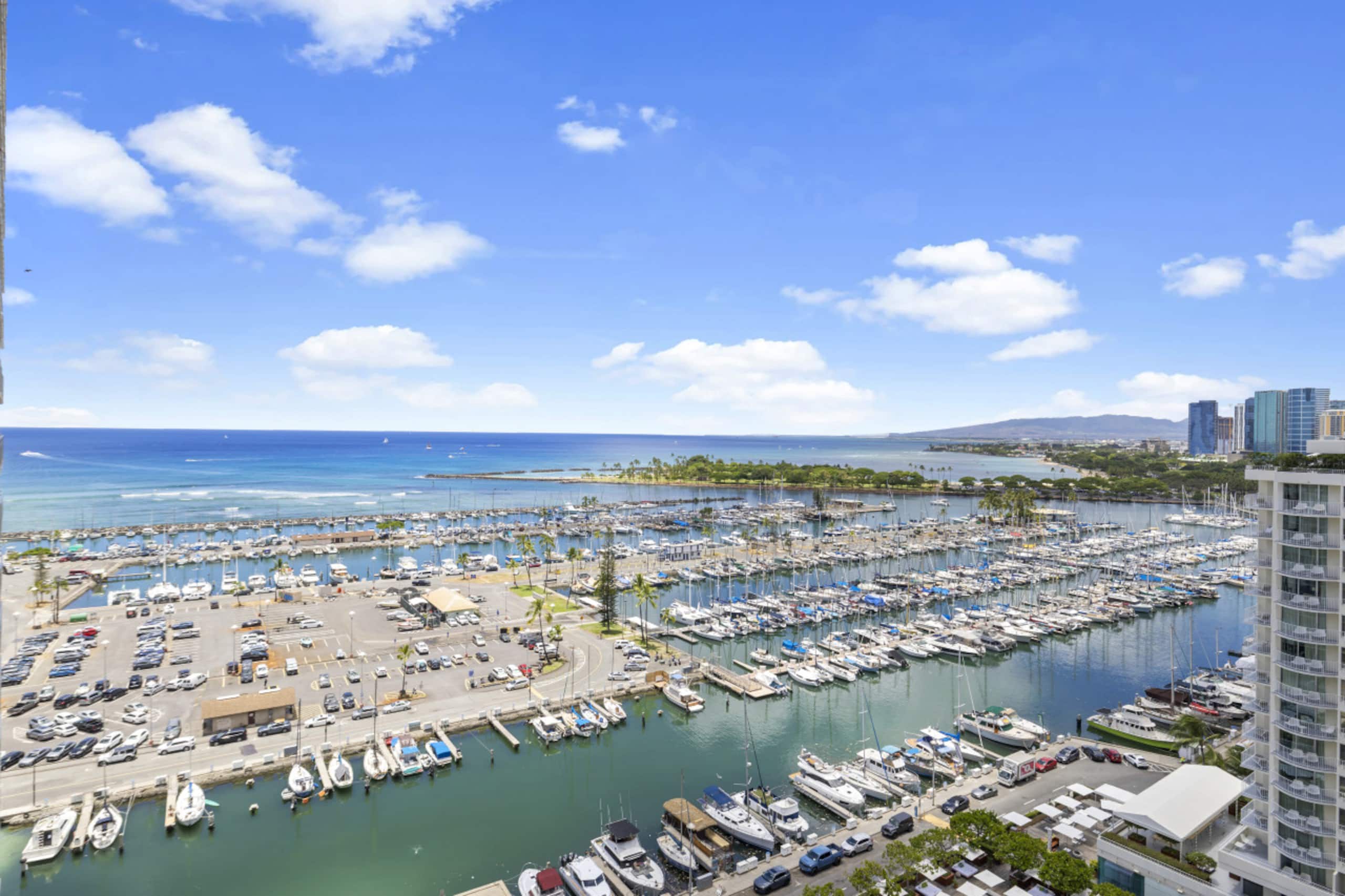 Condo in Honolulu · ★4.94 · 1 bedroom · 1 bed · 1 private bath - Image 28