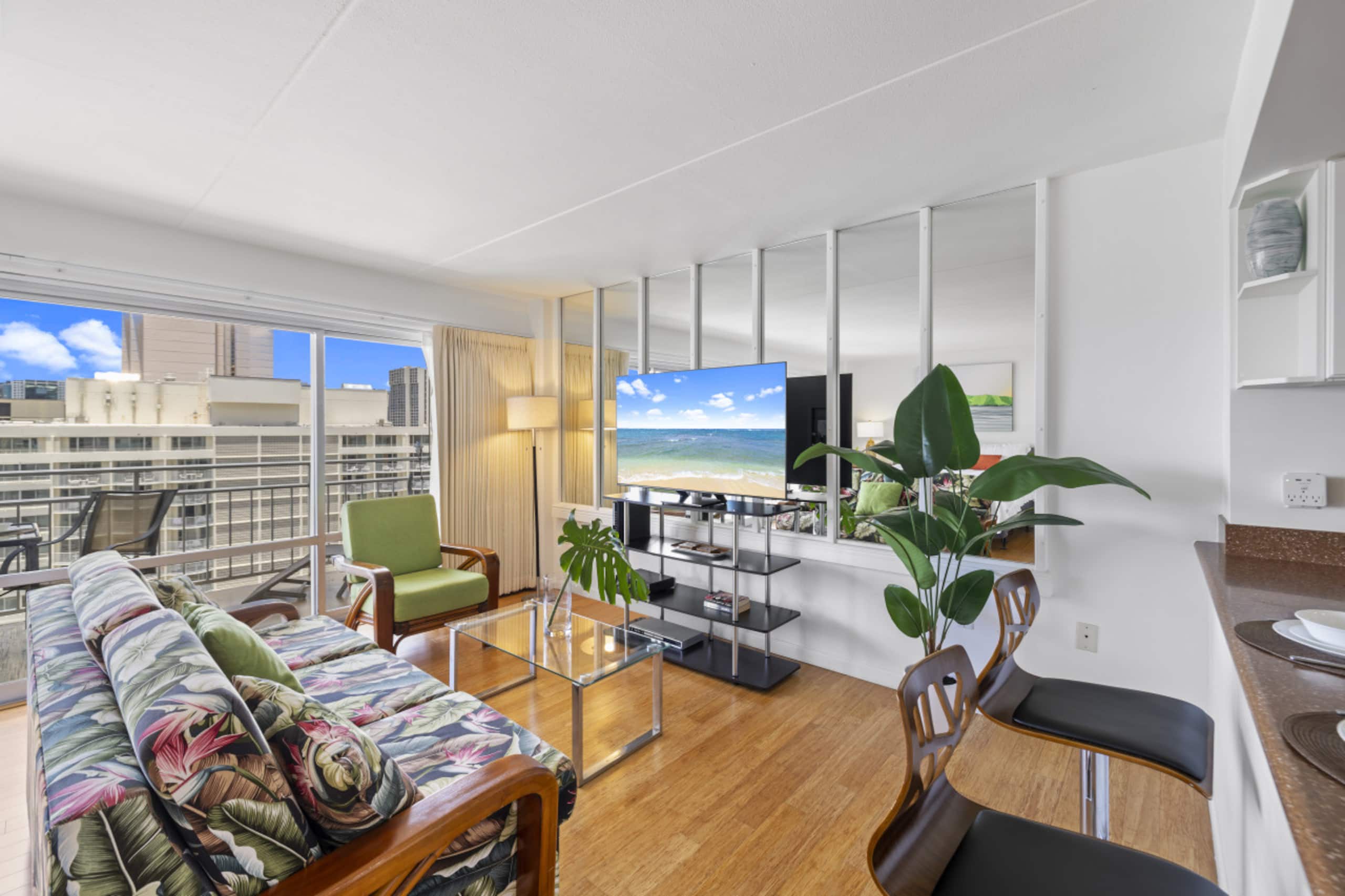 Condo in Honolulu · ★4.94 · 1 bedroom · 1 bed · 1 private bath - Image 15