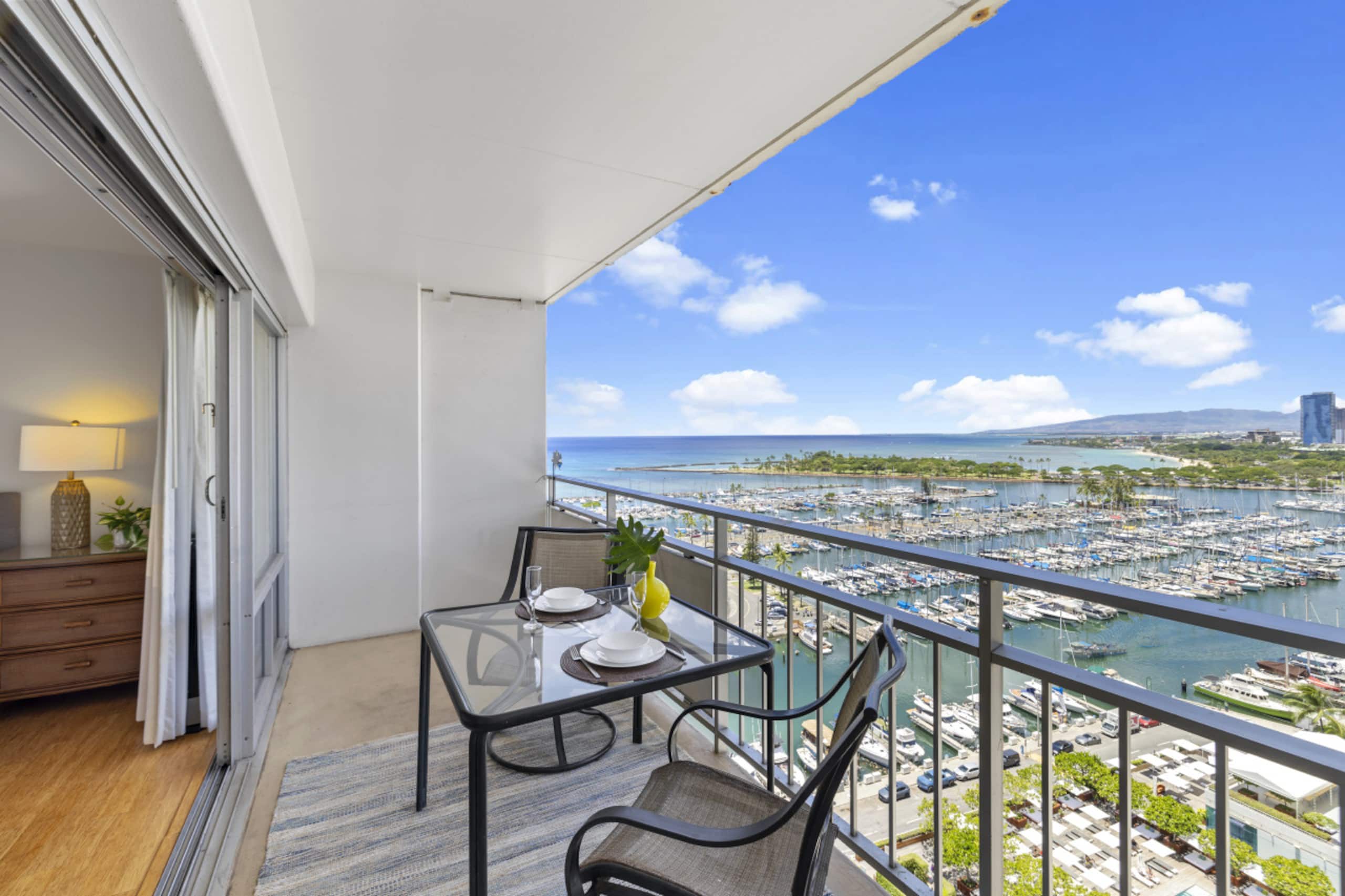 Condo in Honolulu · ★4.94 · 1 bedroom · 1 bed · 1 private bath - Image 17