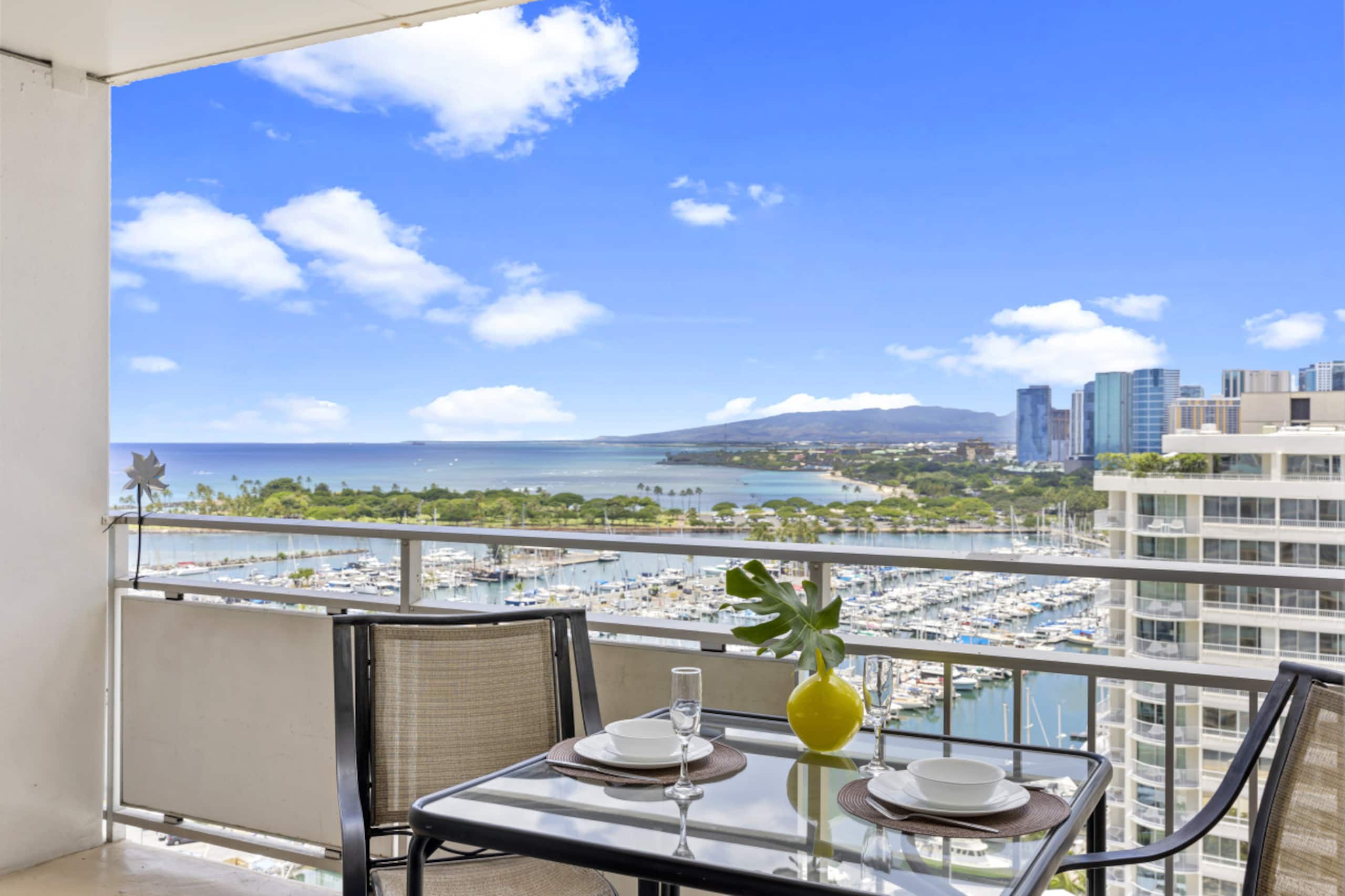 Condo in Honolulu · ★4.94 · 1 bedroom · 1 bed · 1 private bath - Image 1