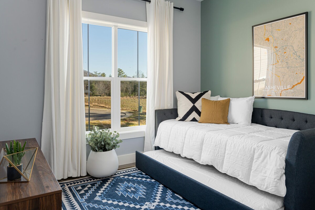 Naša prednja spavaća soba omogućuje dodatni prostor za spavanje.