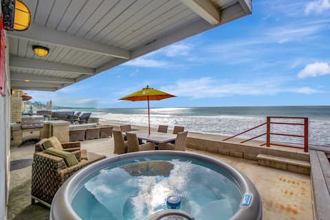 On The Sand! Private Beach! Ocean Front HOT TUB!