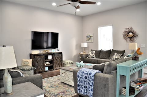 Popular Airbnb listing: Frangista Beach-6 BR w/pool, Golf Cart in Miramar Beach