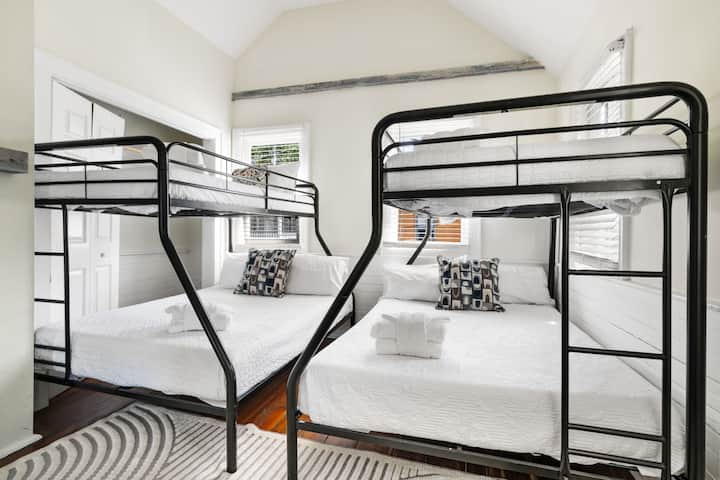 Twin juu ya Bunks kamili
