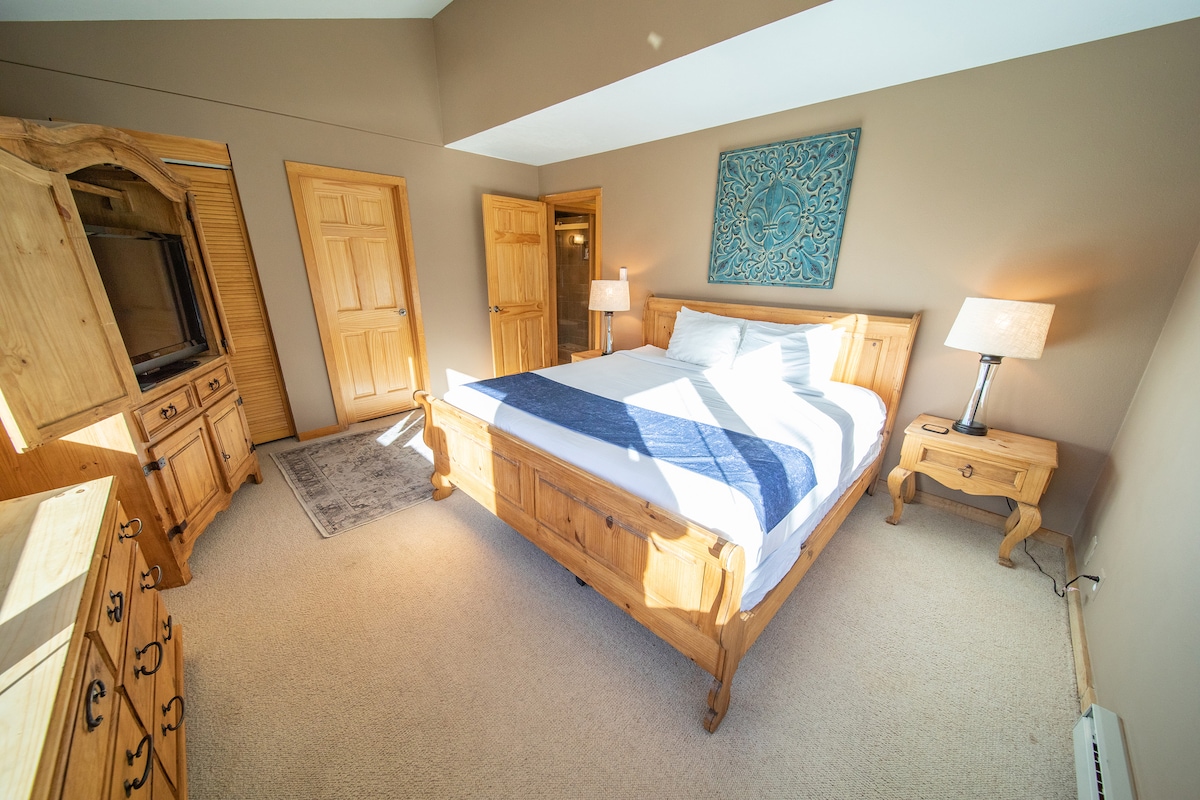 Chumba cha kulala cha Master cha ghorofa ya kwanza