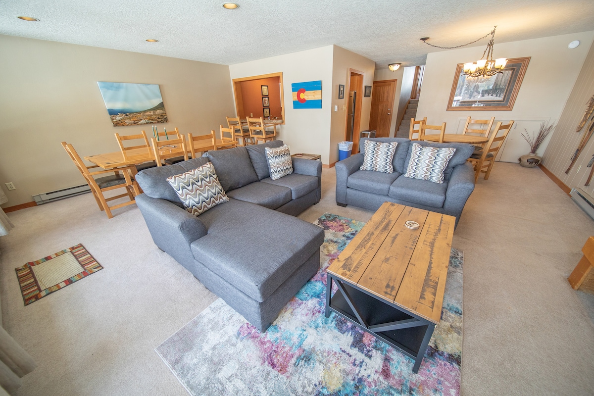 Нов мебел за дневна соба во 2023 г.